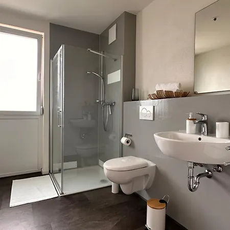 Amao-sepia I 86qm I King-size Beds I Netflix I Privat Balcony I Free Parking I Near Europapark Apartment
