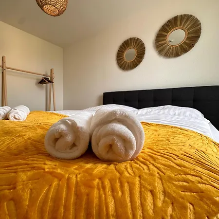 Apartment Amao-sepia I 86qm I King-size Beds I Netflix I Privat Balcony I Free Parking I Near Europapark Rheinhausen