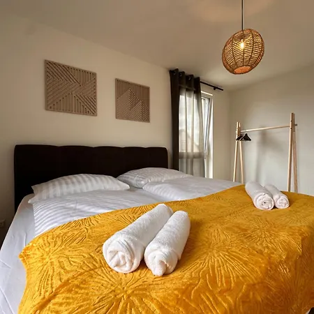 Apartment Amao-sepia I 86qm I King-size Beds I Netflix I Privat Balcony I Free Parking I Near Europapark Rheinhausen
