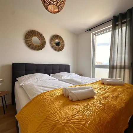 Amao-sepia I 86qm I King-size Beds I Netflix I Privat Balcony I Free Parking I Near Europapark * Rheinhausen