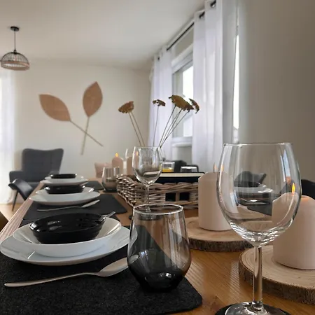Amao-sepia I 86qm I King-size Beds I Netflix I Privat Balcony I Free Parking I Near Europapark Rheinhausen